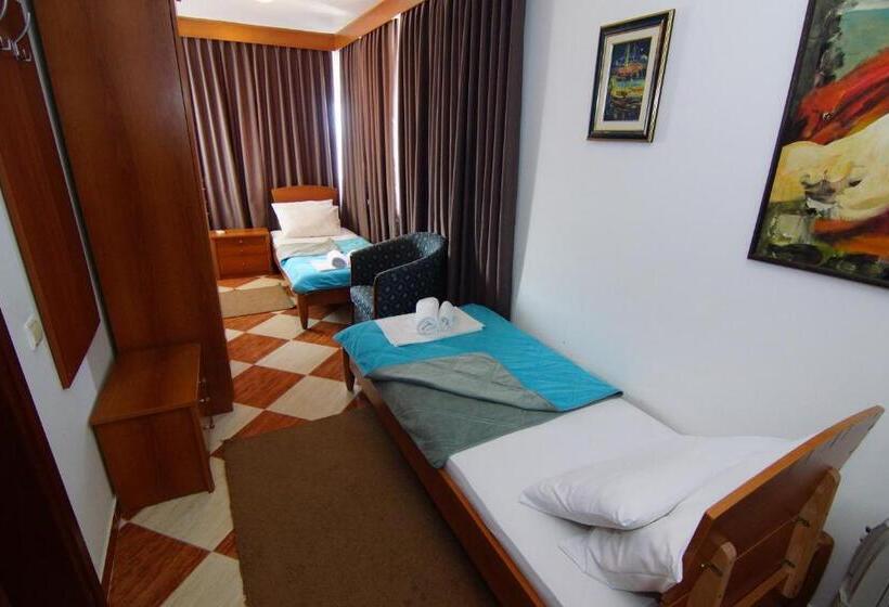 تختخواب و صبحانه Guesthouse Villa Gaga