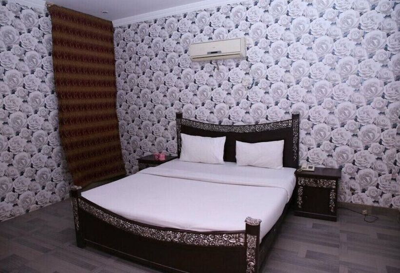 Safari Hotel Mall Road