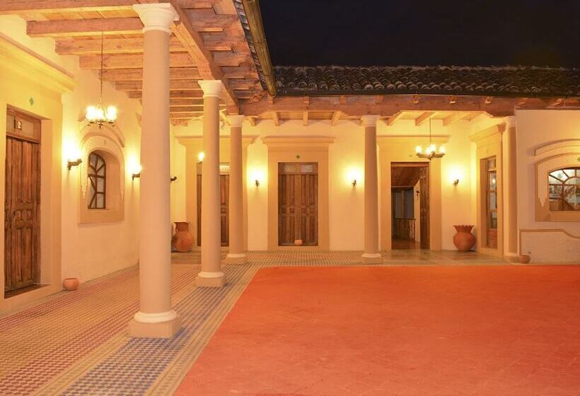 هتل La Capilla