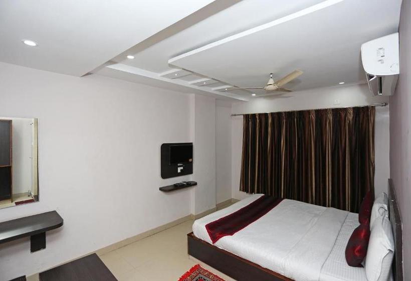هتل Oyo Premium Vip Road