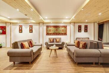 هتل Summit Swiss Heritage Resort & Spa