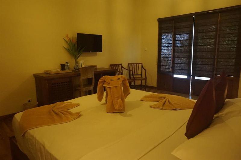 Hotel Thaproban Beach House