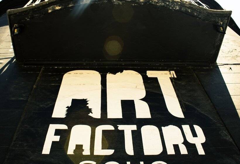 تختخواب و صبحانه Art Factory Soho