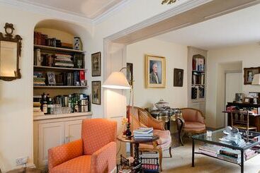 تختخواب و صبحانه Heron House