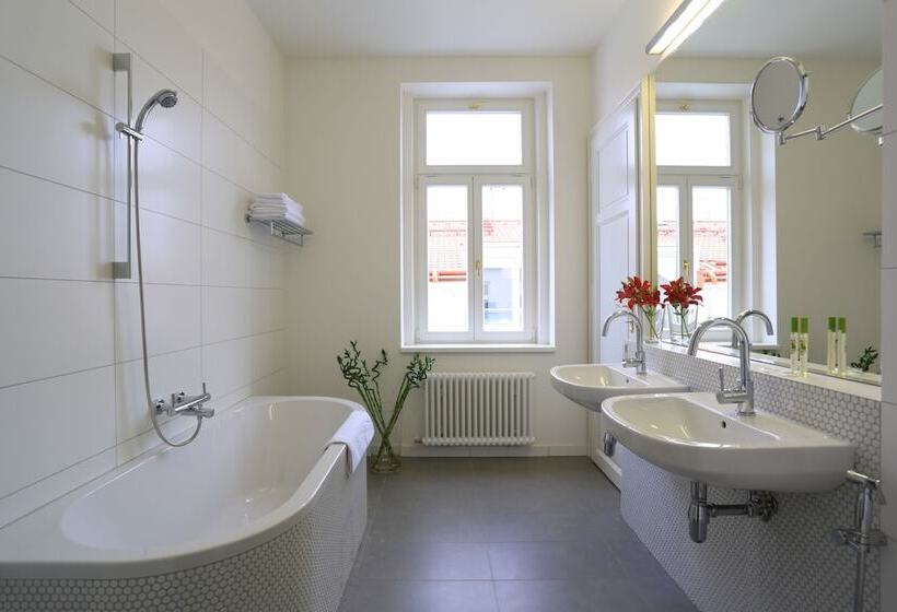 Fotos del hotel James  & Apartments:  14