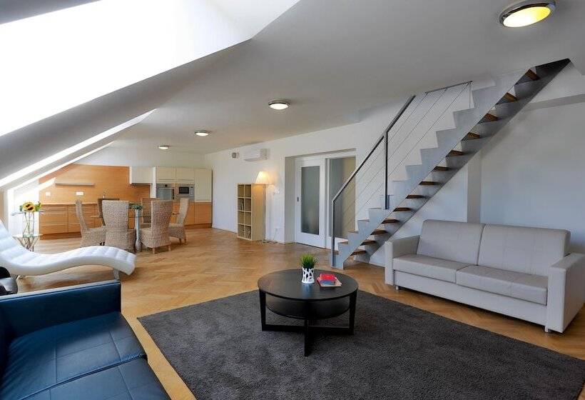 Fotos del hotel James  & Apartments:  27