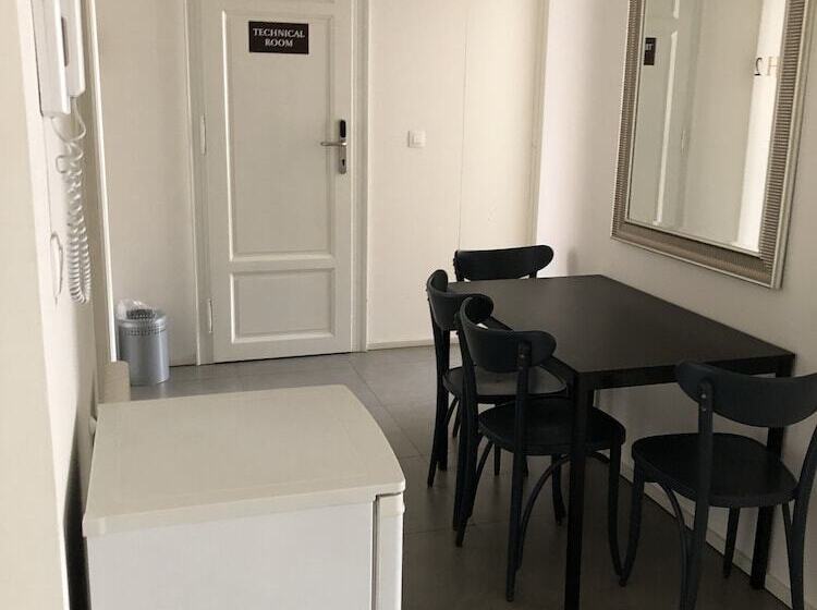 Fotos del hotel James  & Apartments:  8