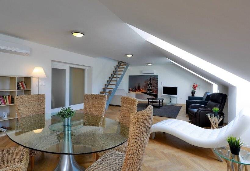 Fotos del hotel James  & Apartments:  29