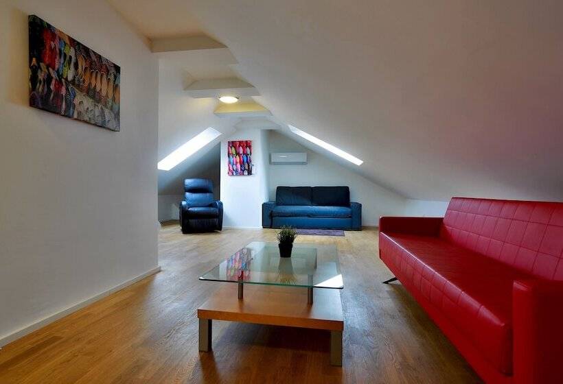 Fotos del hotel James  & Apartments:  19