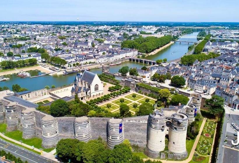 هتل Logis Hôtels  Hôtel Marguerite D Anjou Angers Château
