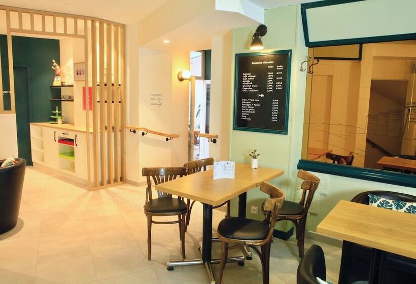 هتل Logis Hôtels  Hôtel Marguerite D Anjou Angers Château