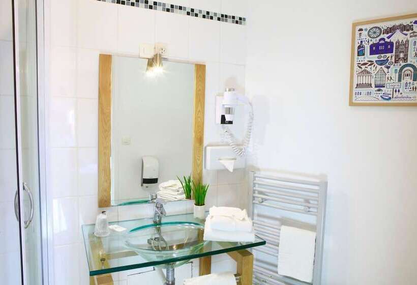 هتل Logis Hôtels  Hôtel Marguerite D Anjou Angers Château