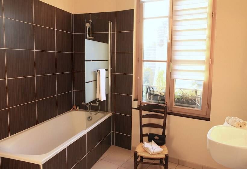 هتل Logis Hôtels  Hôtel Marguerite D Anjou Angers Château