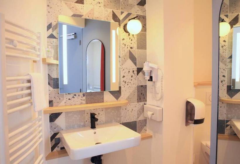 هتل Logis Hôtels  Hôtel Marguerite D Anjou Angers Château