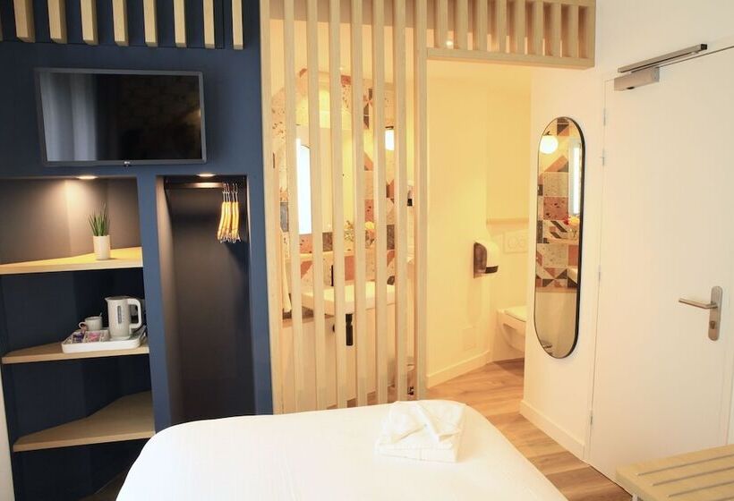 هتل Logis Hôtels  Hôtel Marguerite D Anjou Angers Château