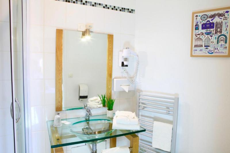 هتل Logis Hôtels  Hôtel Marguerite D Anjou Angers Château