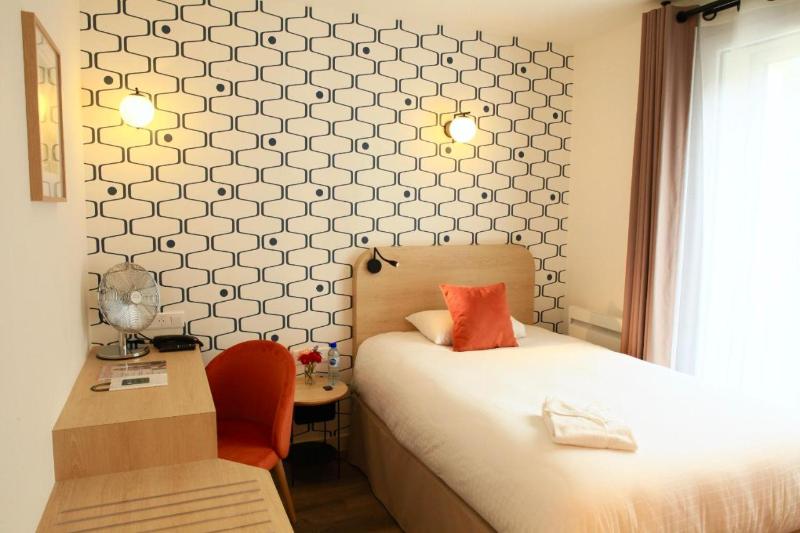 هتل Logis Hôtels  Hôtel Marguerite D Anjou Angers Château