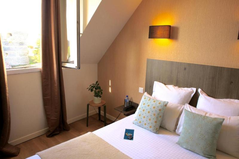 هتل Logis Hôtels  Hôtel Marguerite D Anjou Angers Château