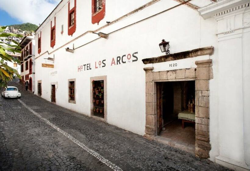 هتل Los Arcos