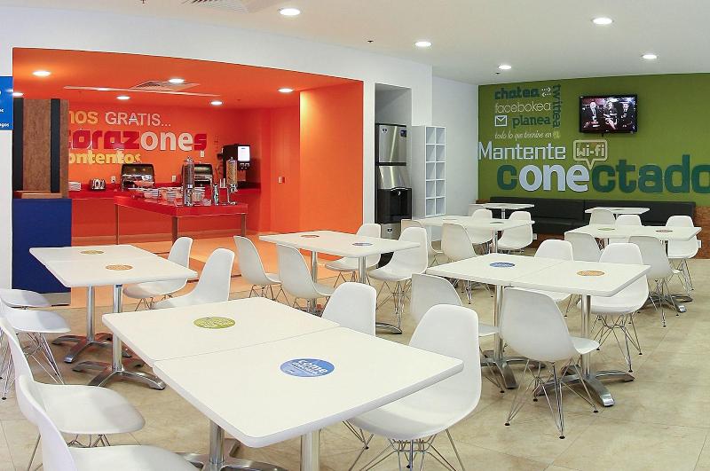 ホテル One Leon Poliforum