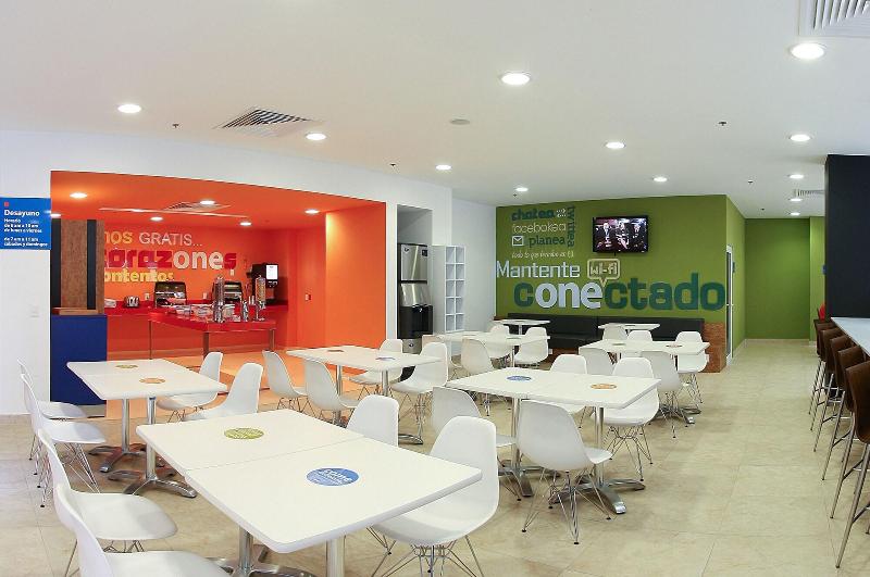 ホテル One Leon Poliforum