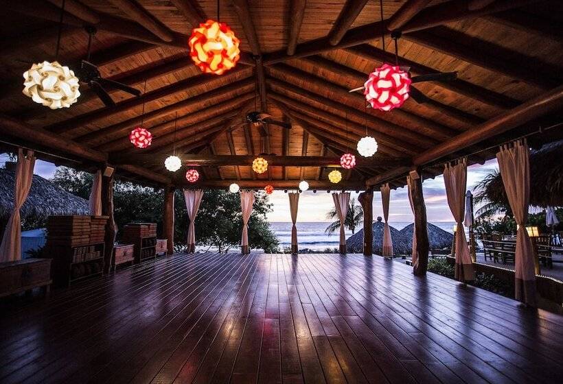 هتل Present Moment Retreat