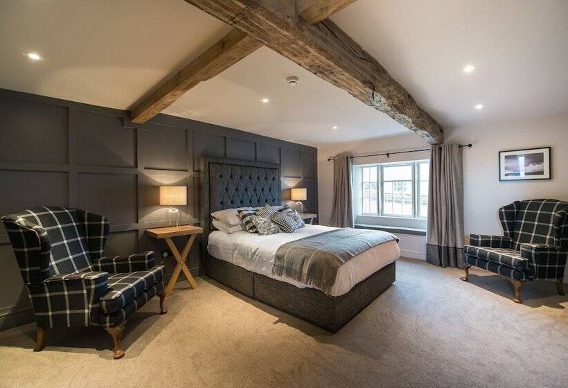 هتل The Assheton Arms