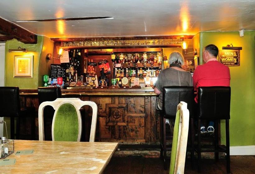 Отель The Castle Arms Inn