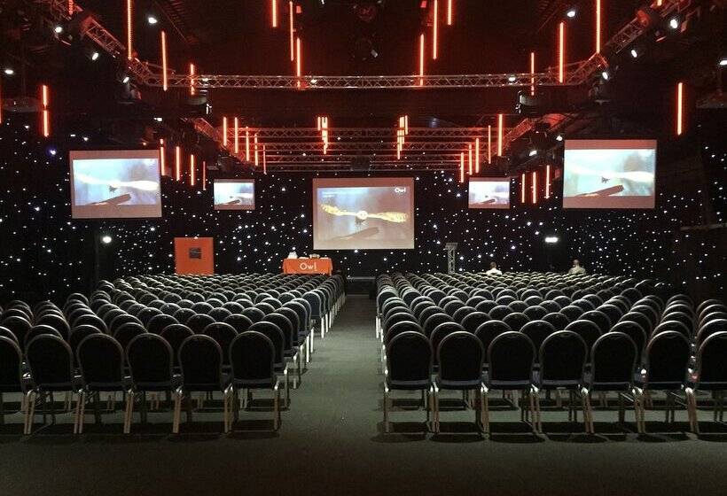 פנסיון Old Hall House, Nec