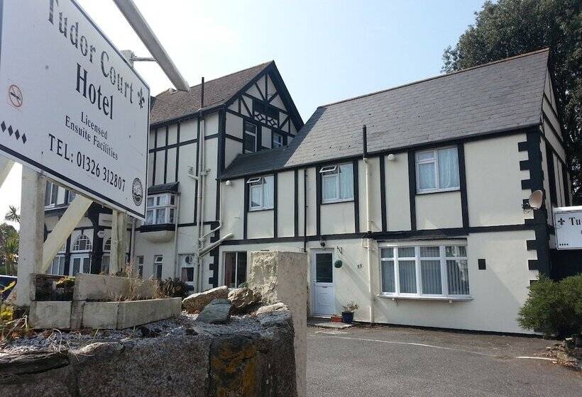پانسیون Tudor Court