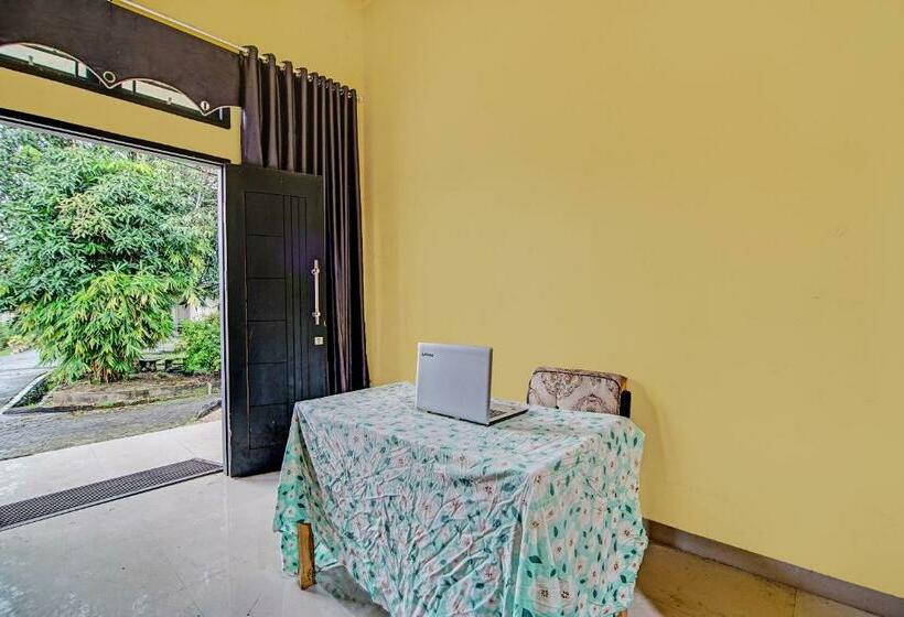 Отель Oyo 92177 Arafah Homestay Syariah