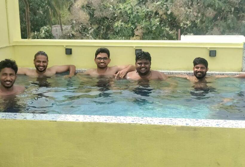 پانسیون Eagle Nest Residency