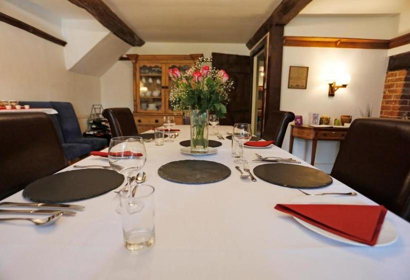 تختخواب و صبحانه Langaller Manor House
