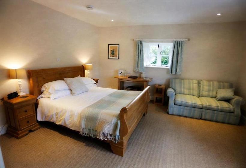تختخواب و صبحانه Langaller Manor House