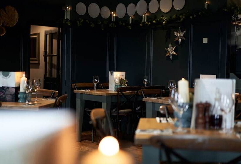 هتل The Alma Inn