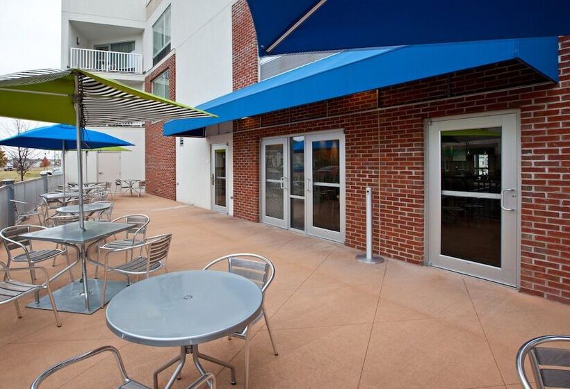 هتل Holiday Inn Express Indianapolis  Fishers, An Ihg