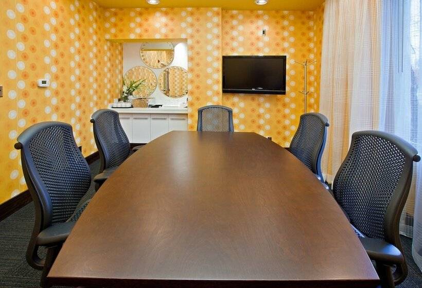 هتل Holiday Inn Express Indianapolis  Fishers, An Ihg