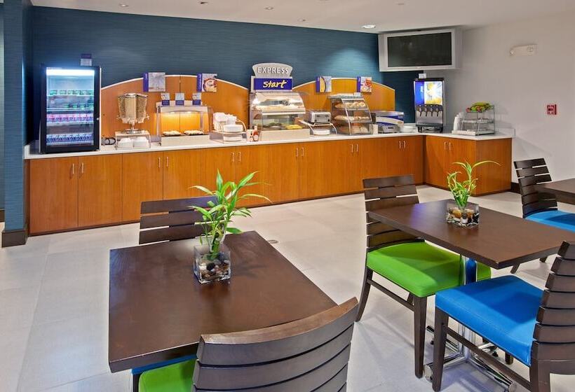 هتل Holiday Inn Express Indianapolis  Fishers, An Ihg