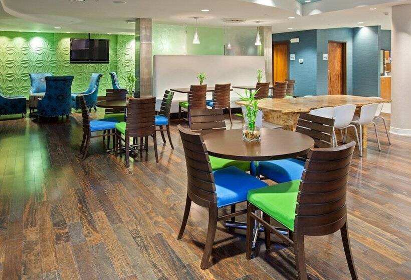 هتل Holiday Inn Express Indianapolis  Fishers, An Ihg