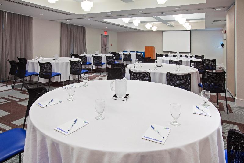 هتل Holiday Inn Express Indianapolis  Fishers, An Ihg