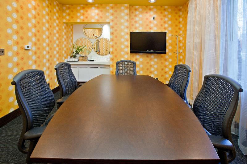 هتل Holiday Inn Express Indianapolis  Fishers, An Ihg