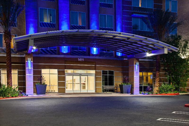 هتل Holiday Inn Express & Suites Anaheim Resort Area, An Ihg