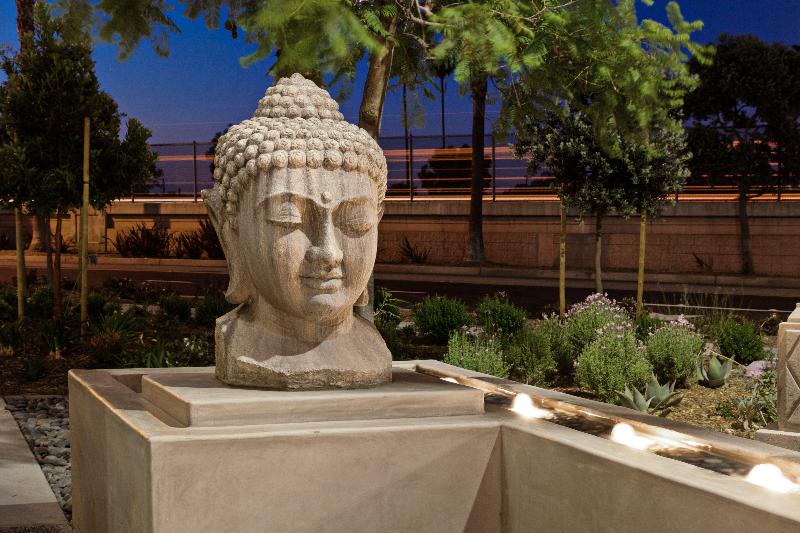 هتل Holiday Inn Express & Suites Anaheim Resort Area, An Ihg