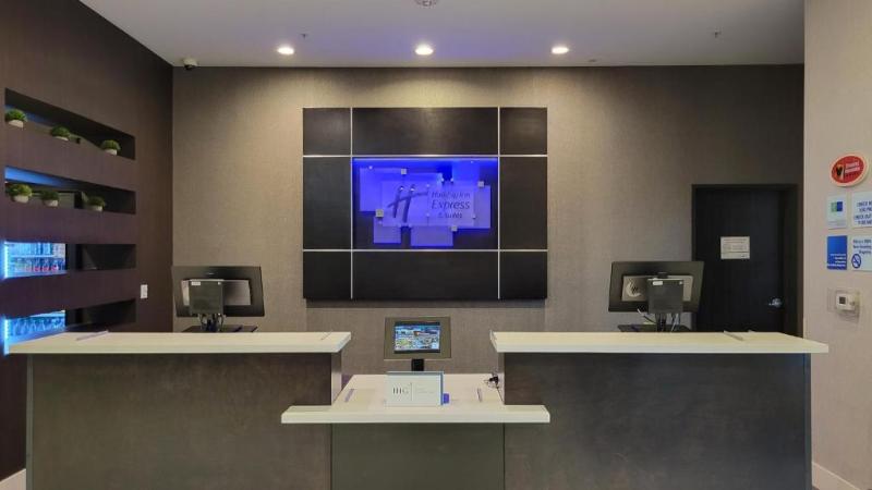 هتل Holiday Inn Express & Suites Anaheim Resort Area, An Ihg