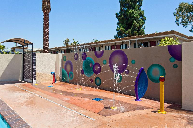 هتل Holiday Inn Express & Suites Anaheim Resort Area, An Ihg