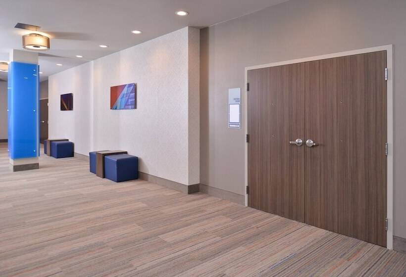 هتل Holiday Inn Express & Suites Houston E  Pasadena