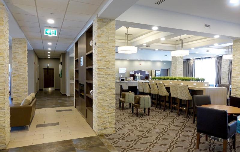 هتل Holiday Inn Express & Suites Oshawa Downtown   Toronto Area, An Ihg