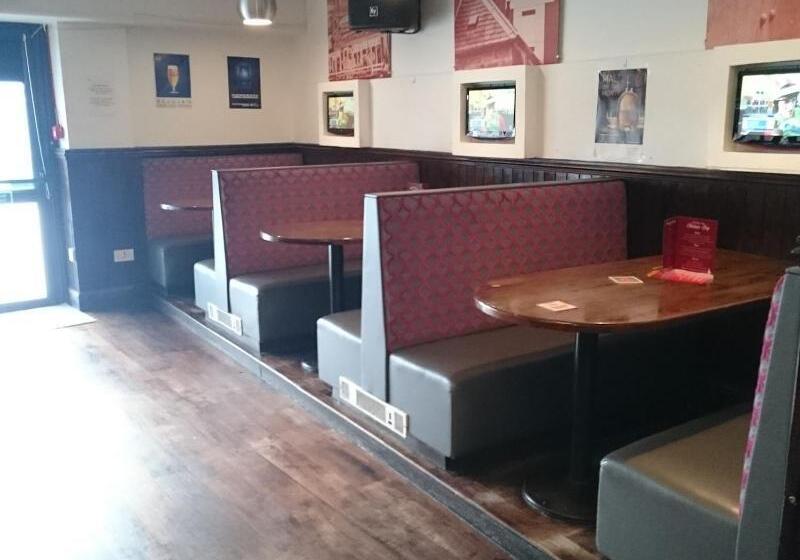 Отель Livingston Lodge