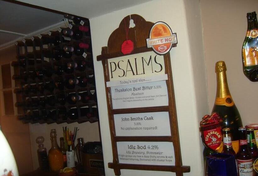 Отель Old Oak Tree