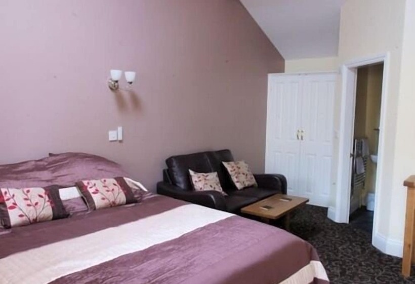 Отель Old Oak Tree